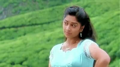 Sontha Kuralil Paada Lyrics Translation | Amarkalam | by Shalini