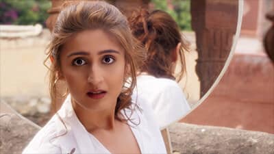 Leja Re Lyrics Translation – Dhvani Bhanushali & Tanishk Bagchi
