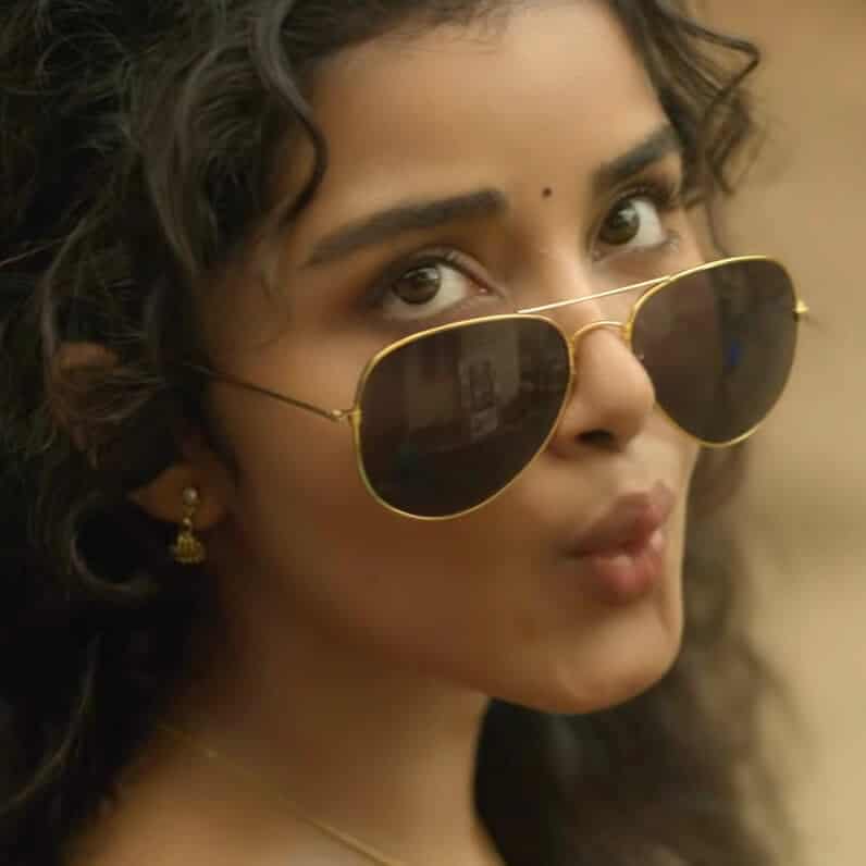 peyyum nilavil lyrics maniyarayile ashokan meaning in english