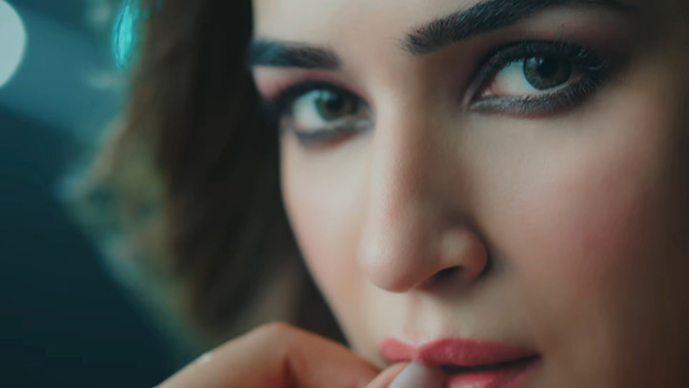 Akhiyan De Kol Lyrics English [Meaning] – Do Patti | Shilpa Rao