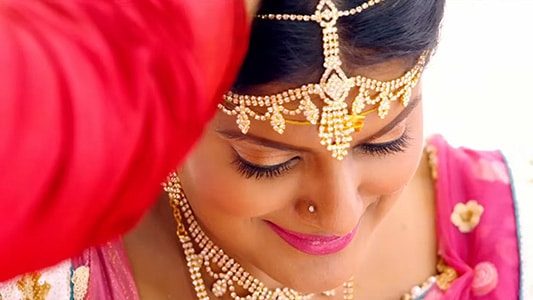 Aa Seetadevi Navvula Lyrics {English Translation} | Rowdy Fellow | Arijit Singh